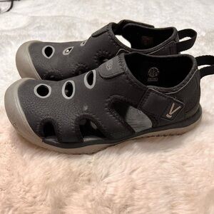Keen kids shoes size 3